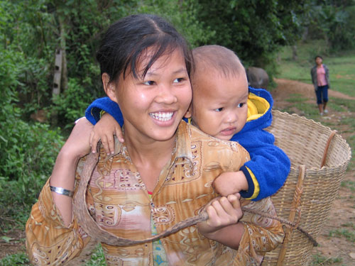 Khmu mother and child, 2005