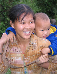 Khmu mother and child, 2005